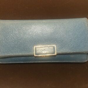 Tumi real leather ladies wallet. With 8 card holder and back zip.